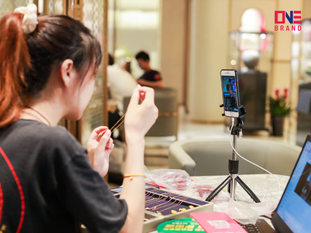 Lý do các doanh nghiệp cần thuê dịch vụ livestream bán hàng
